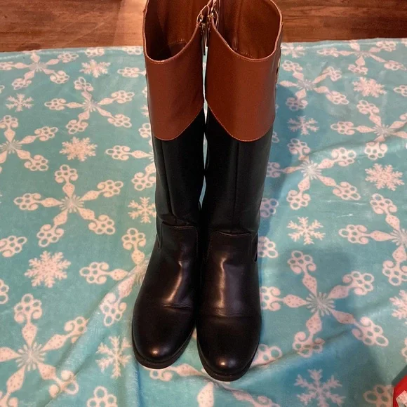 Black/brown with a gold symbol on top - Picture 4 of 6